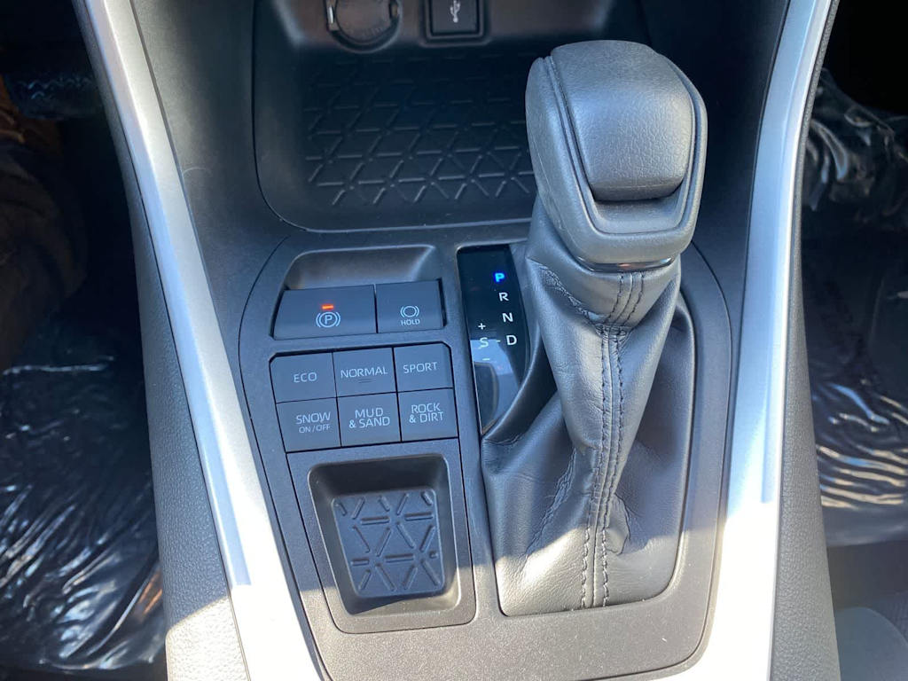 Thumbnail: 2021 Toyota RAV4 - 33