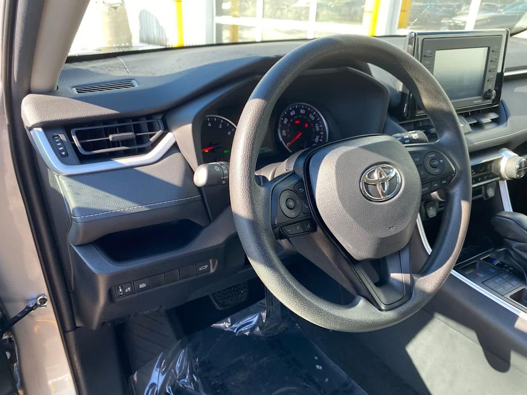 Thumbnail: 2021 Toyota RAV4 - 8