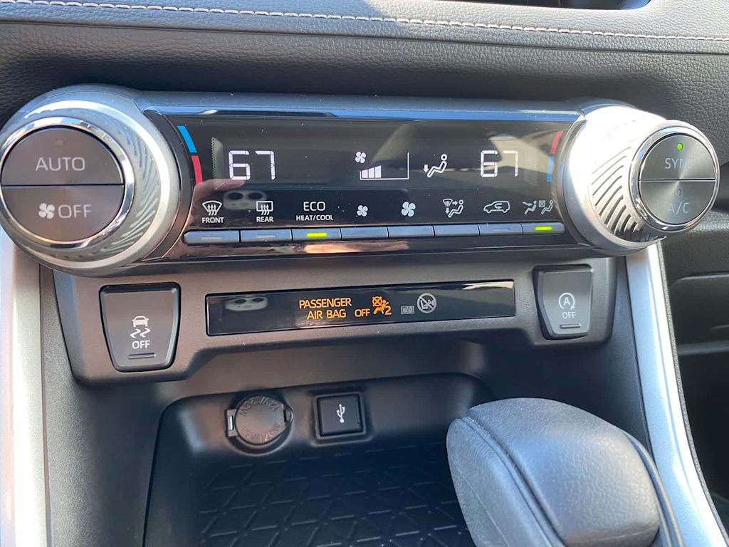 Thumbnail: 2021 Toyota RAV4 - 32