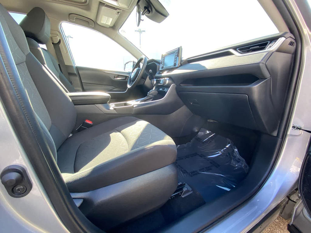 Thumbnail: 2021 Toyota RAV4 - 9