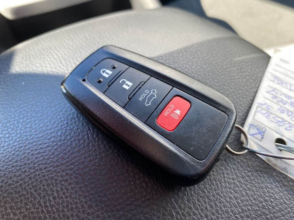 Thumbnail: 2021 Toyota RAV4 - 15