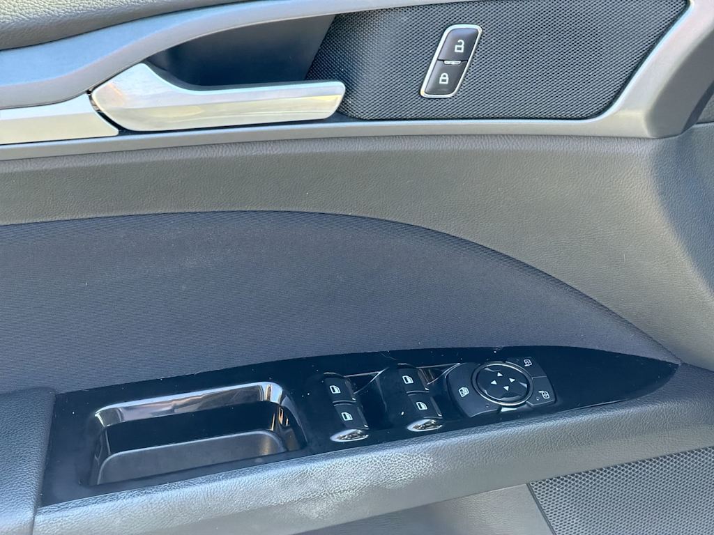 Thumbnail: 2015 Ford Fusion - 23