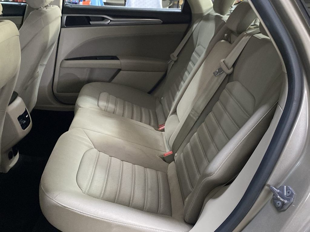 2018 Ford Fusion  25