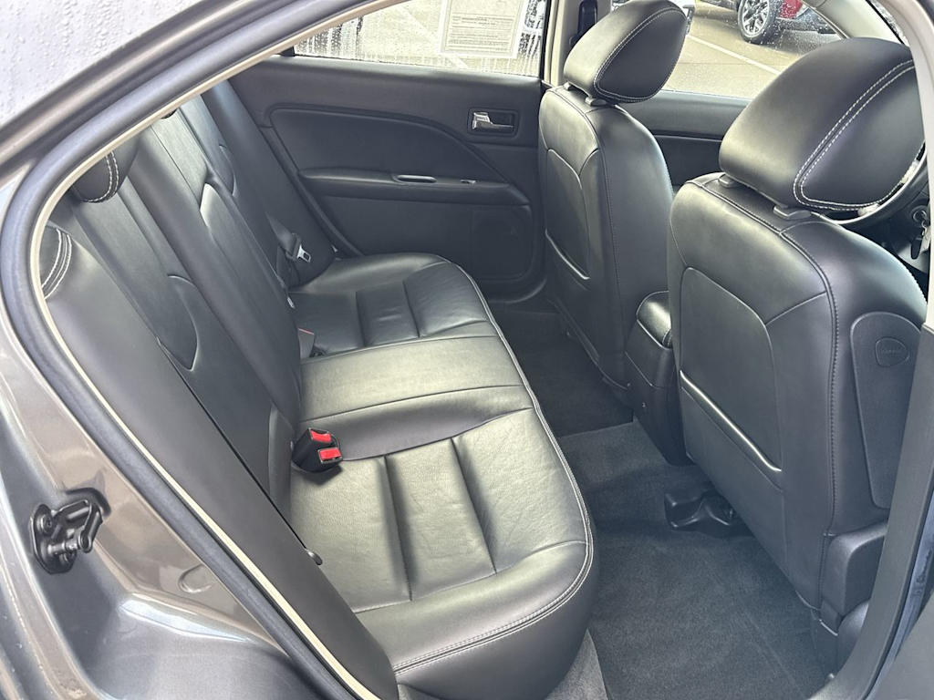 Thumbnail: 2010 Ford Fusion - 27