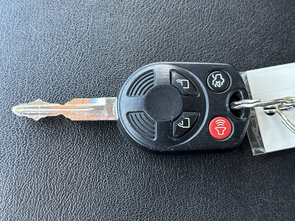 Thumbnail: 2010 Ford Fusion - 17