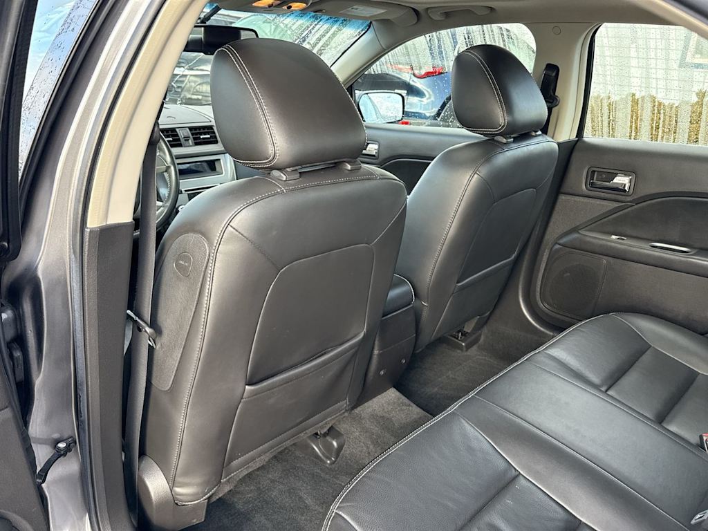 Thumbnail: 2010 Ford Fusion - 11