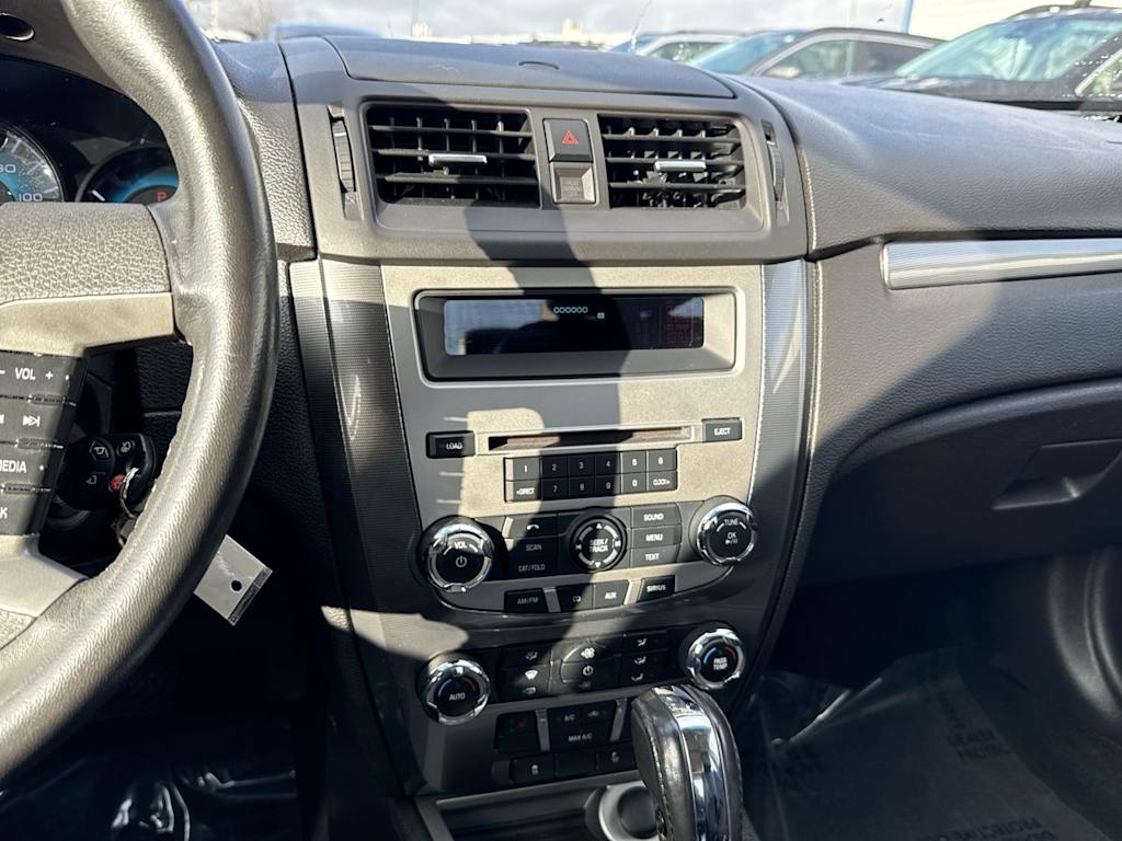 Thumbnail: 2010 Ford Fusion - 13