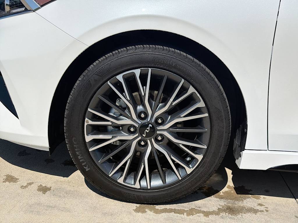 Thumbnail: 2024 Kia Forte - 7