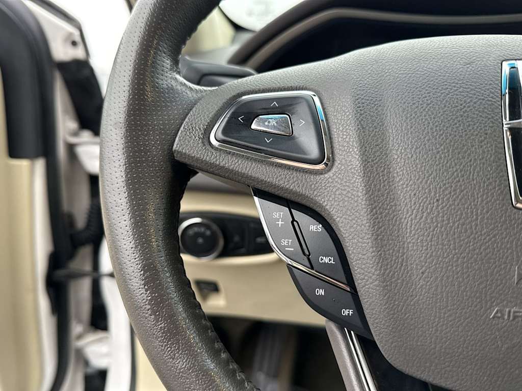 Thumbnail: 2014 Lincoln MKZ - 27