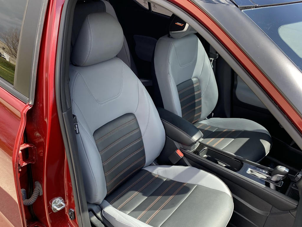 2024 Nissan Kicks SR 11