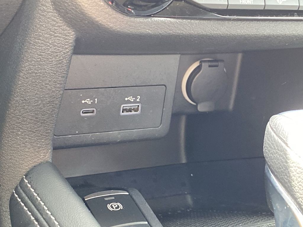 2024 Nissan Kicks SR 32