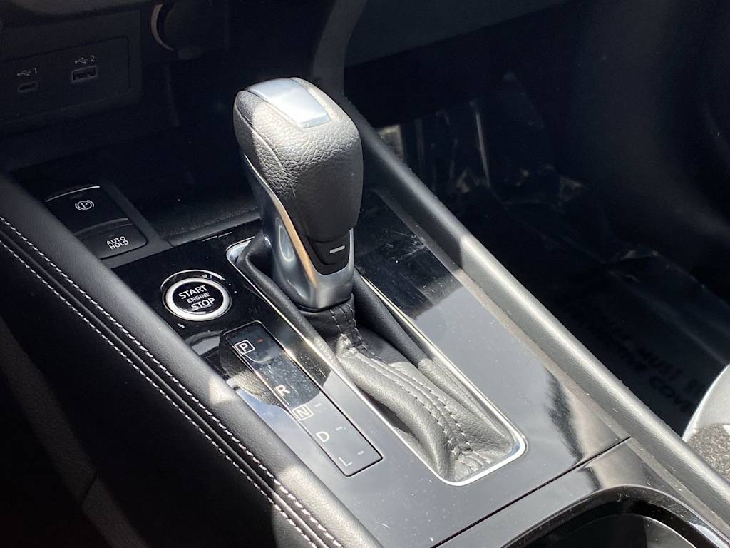 2024 Nissan Kicks SR 33