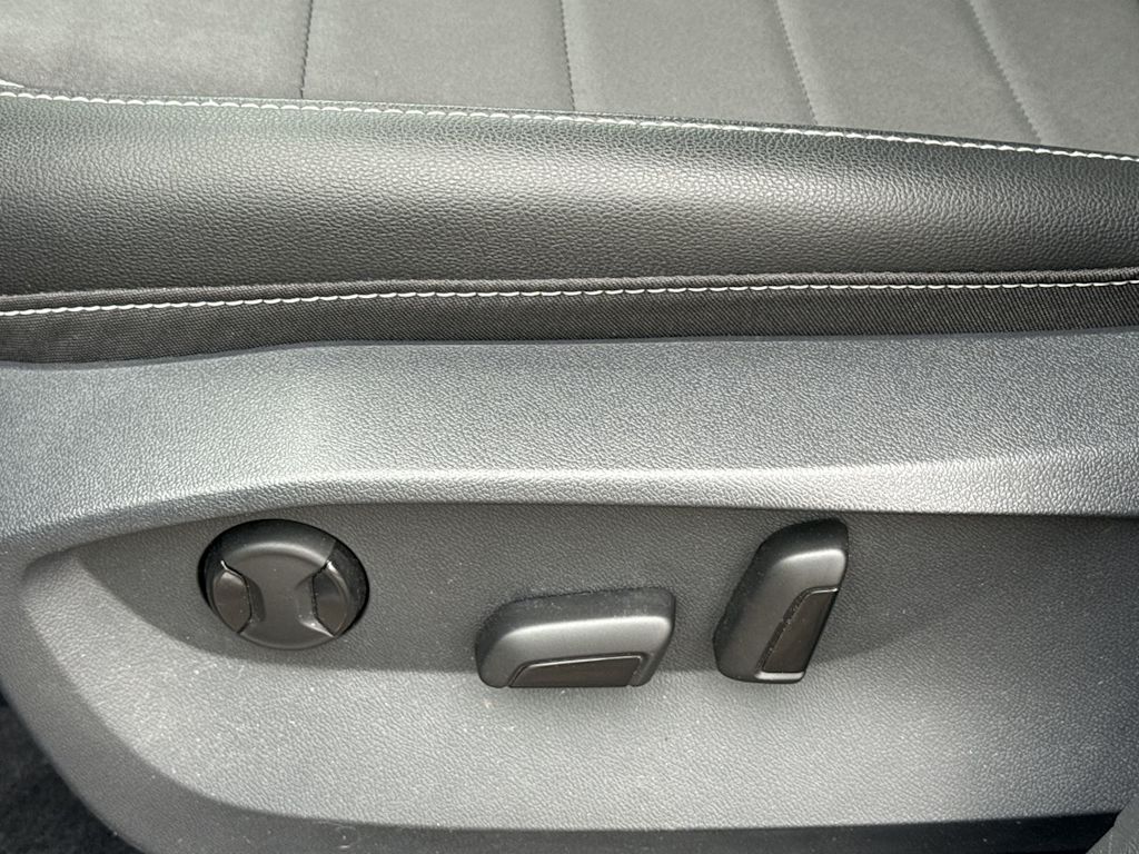 Thumbnail: 2022 Volkswagen Taos - 24