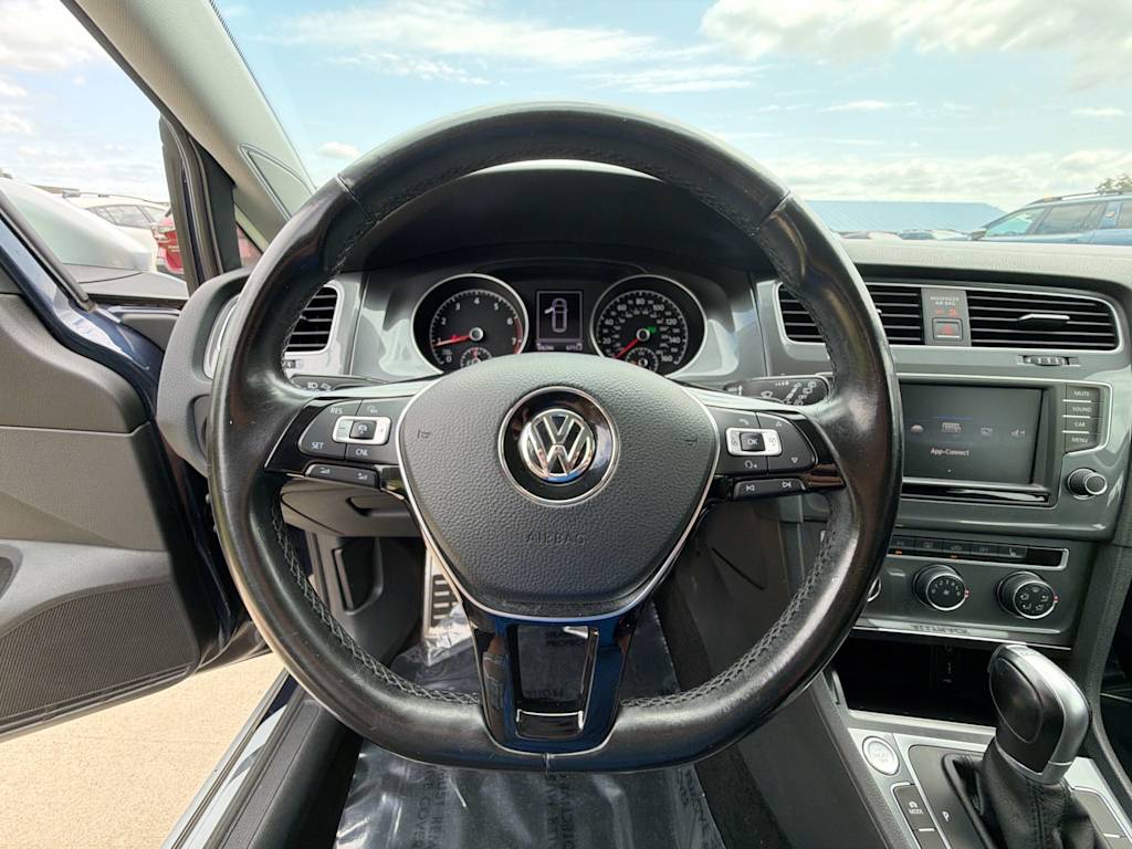 Thumbnail: 2017 Volkswagen Golf - 12