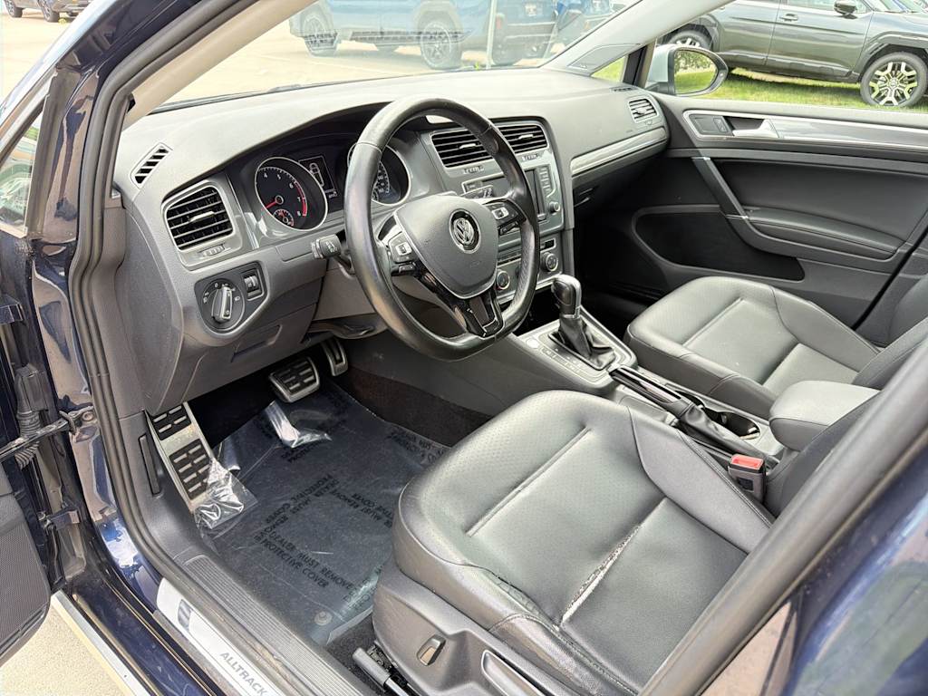 Thumbnail: 2017 Volkswagen Golf - 2