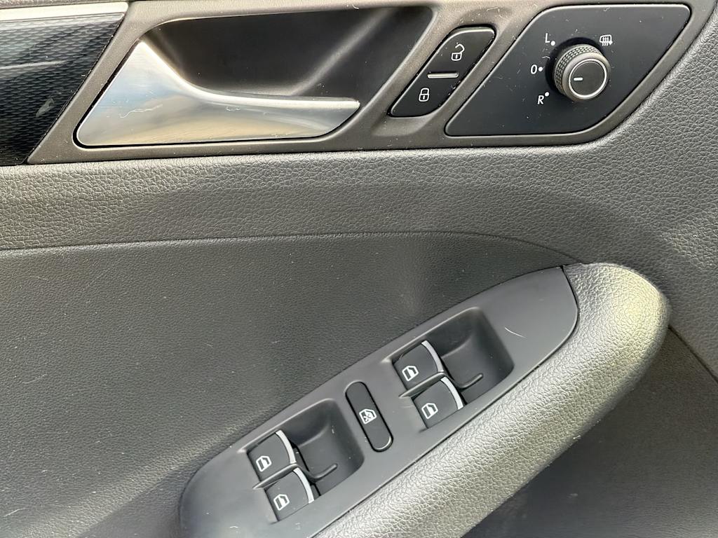 Thumbnail: 2016 Volkswagen Jetta - 23