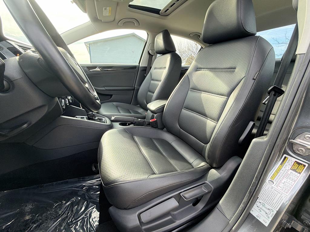 Thumbnail: 2016 Volkswagen Jetta - 10