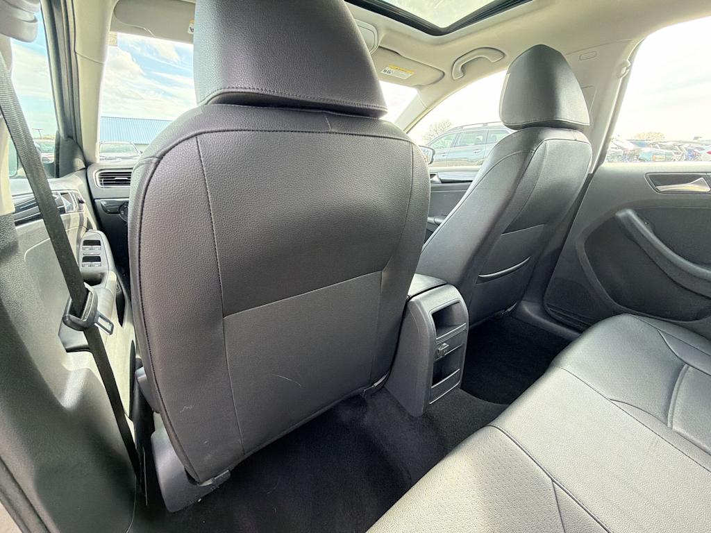 Thumbnail: 2016 Volkswagen Jetta - 12