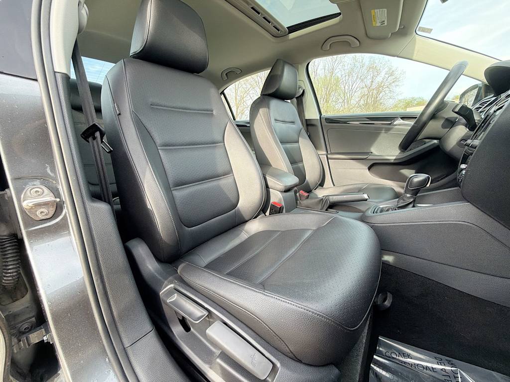 Thumbnail: 2016 Volkswagen Jetta - 11