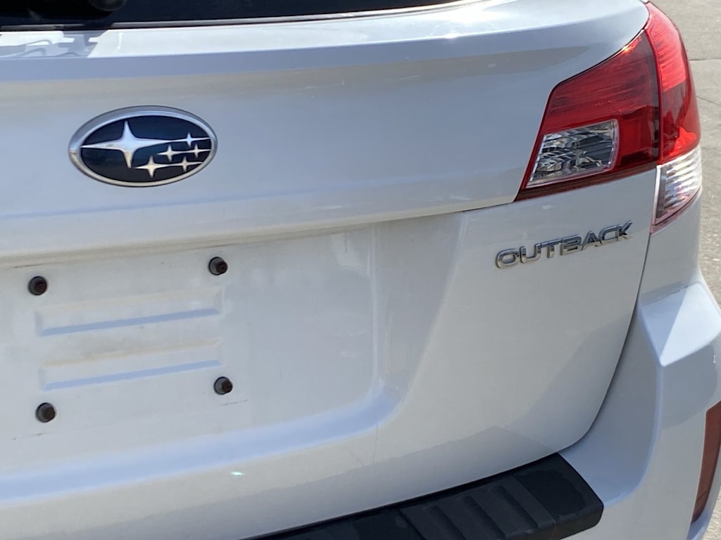 2012 Subaru Outback Limited 24