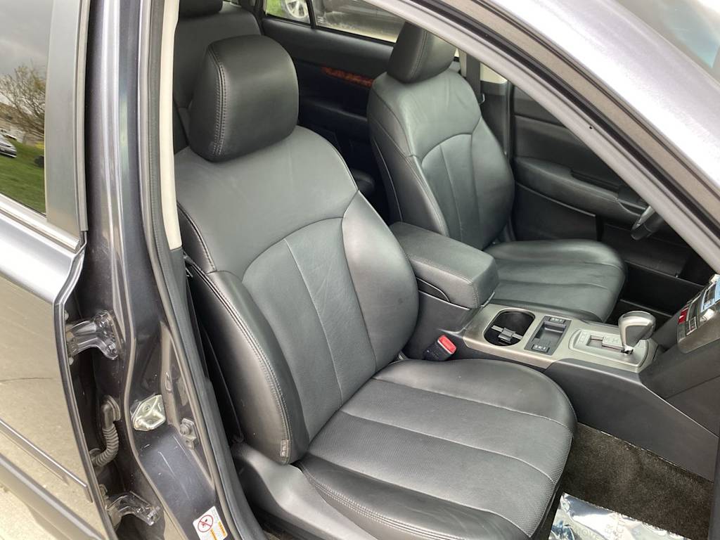 2011 Subaru Outback Limited 11