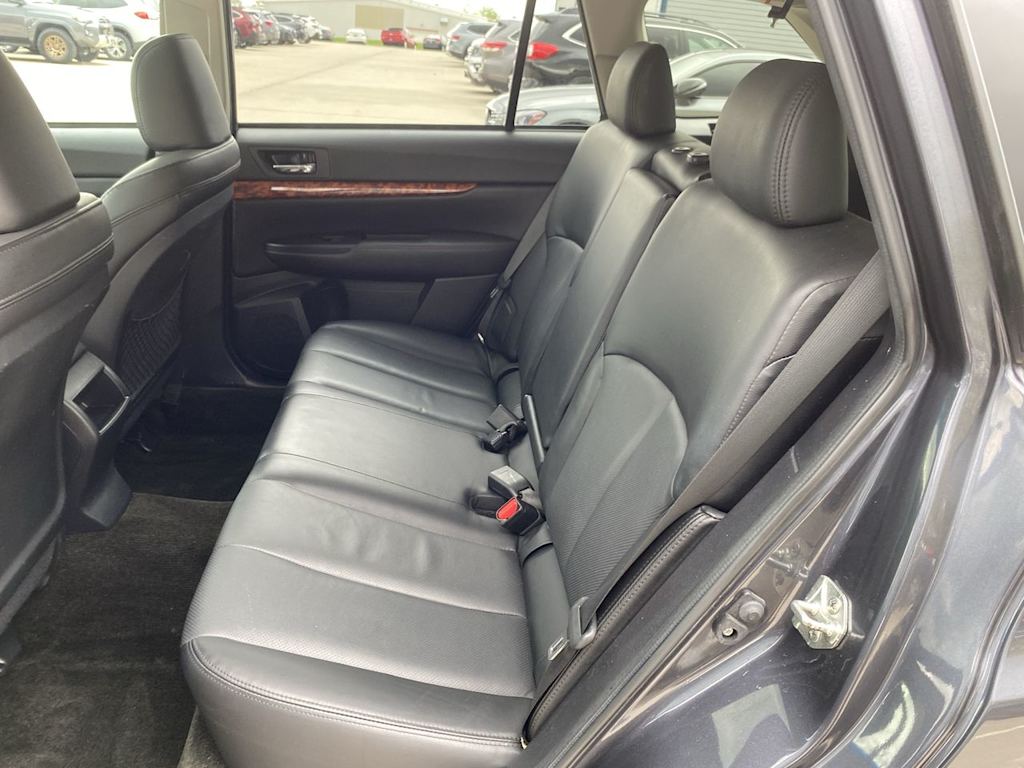 2011 Subaru Outback Limited 26
