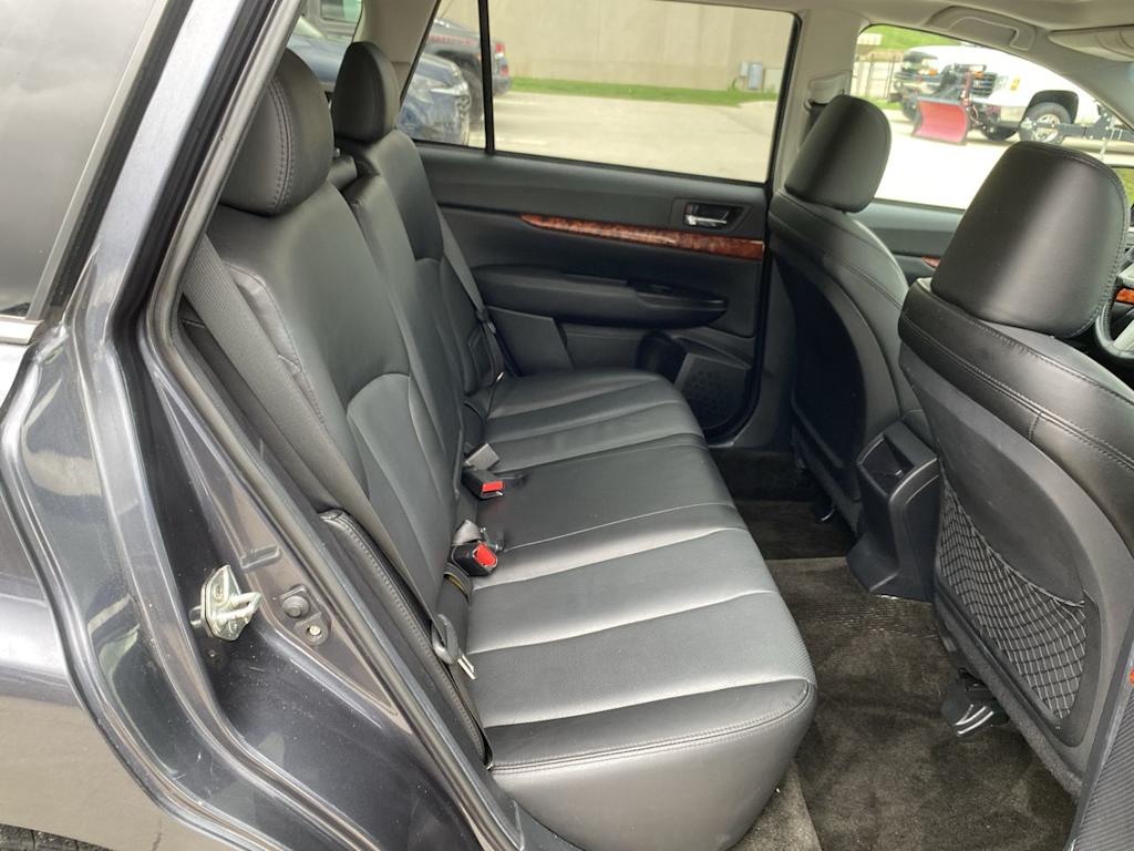 2011 Subaru Outback Limited 27