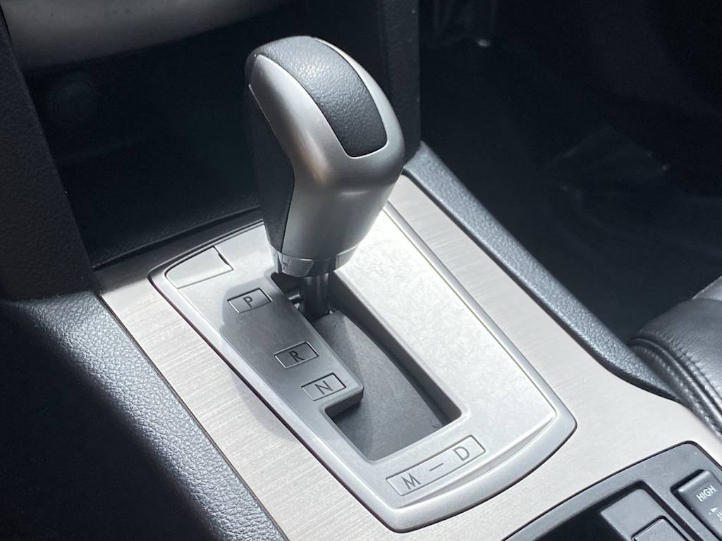 2011 Subaru Outback Limited 35