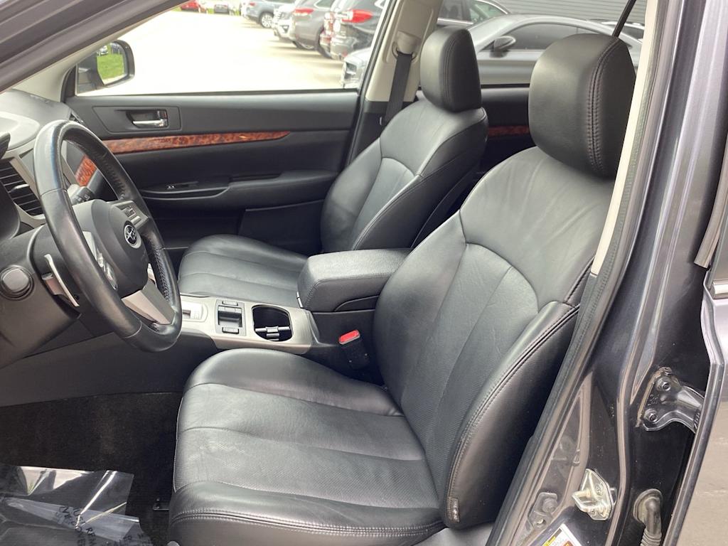 2011 Subaru Outback Limited 10