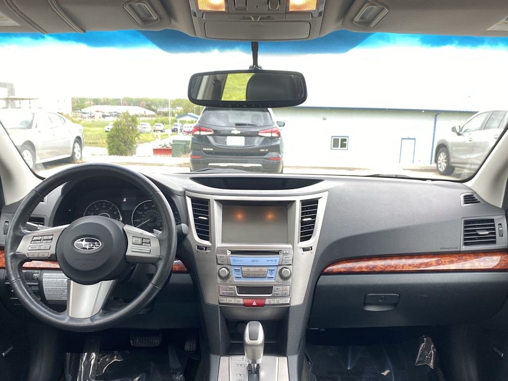 2011 Subaru Outback Limited 9