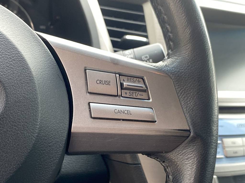 2011 Subaru Outback Limited 29