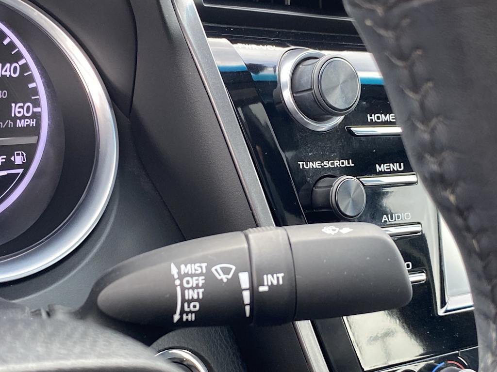 Thumbnail: 2018 Toyota Camry - 16