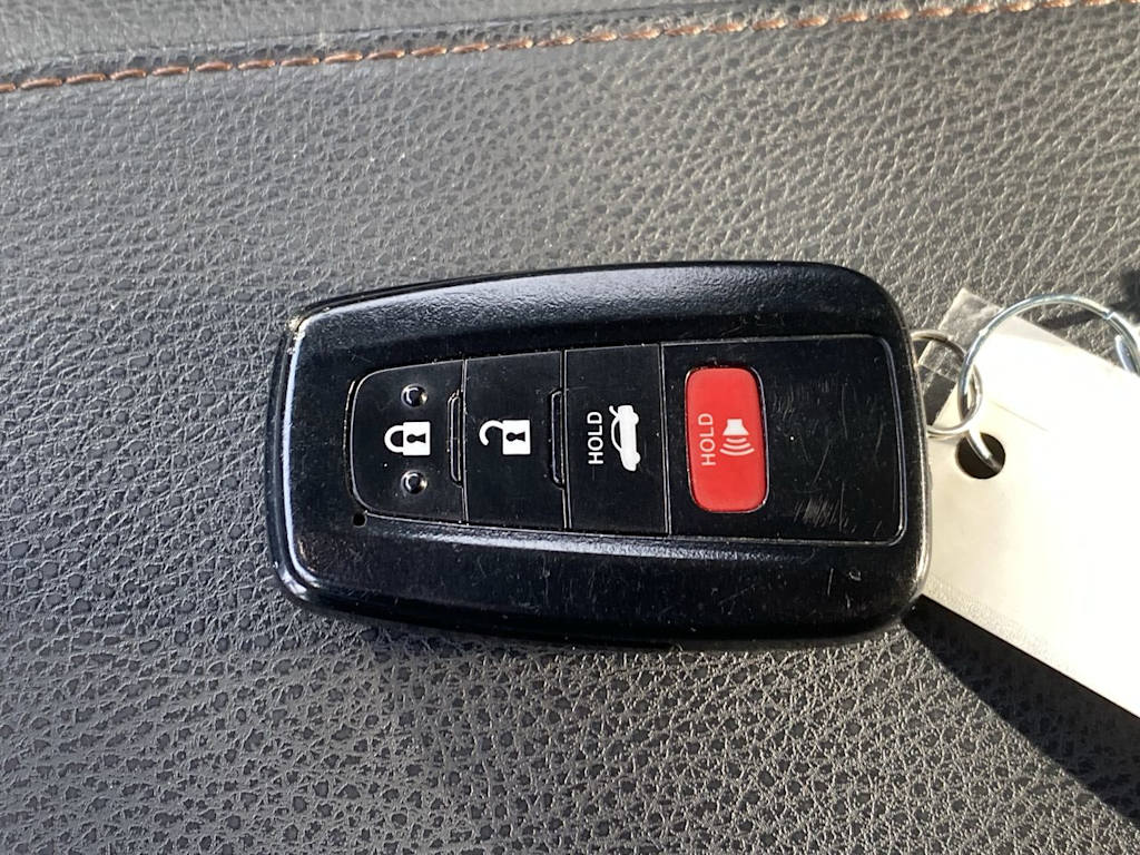 Thumbnail: 2018 Toyota Camry - 32