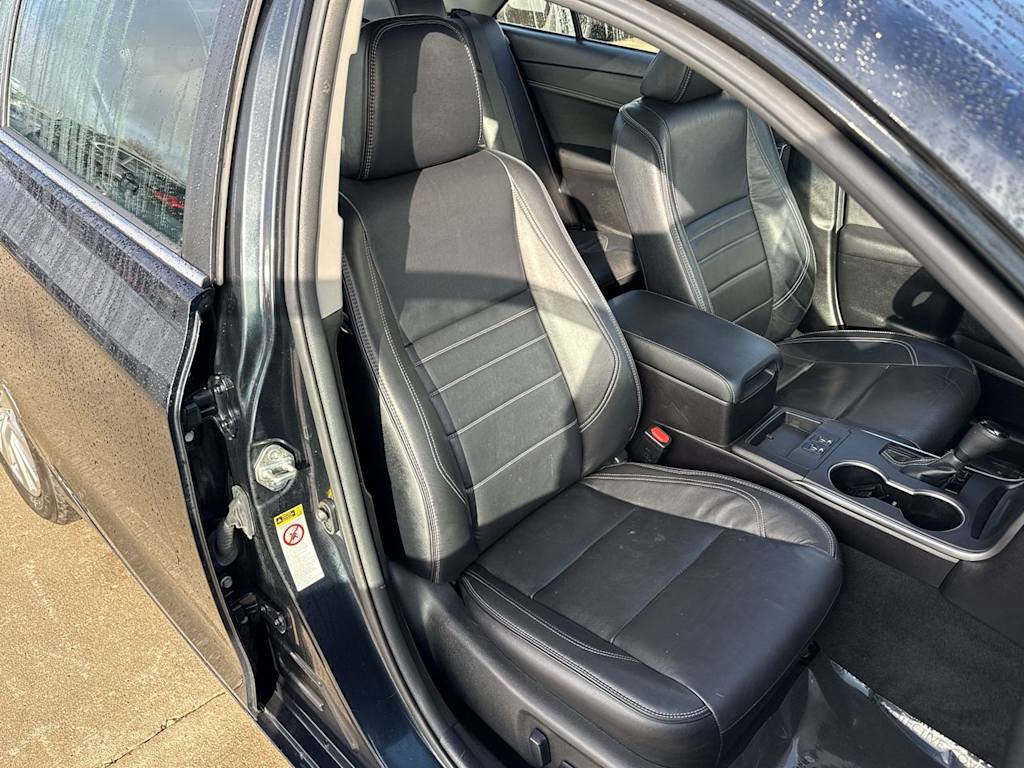 Thumbnail: 2017 Toyota Camry - 11