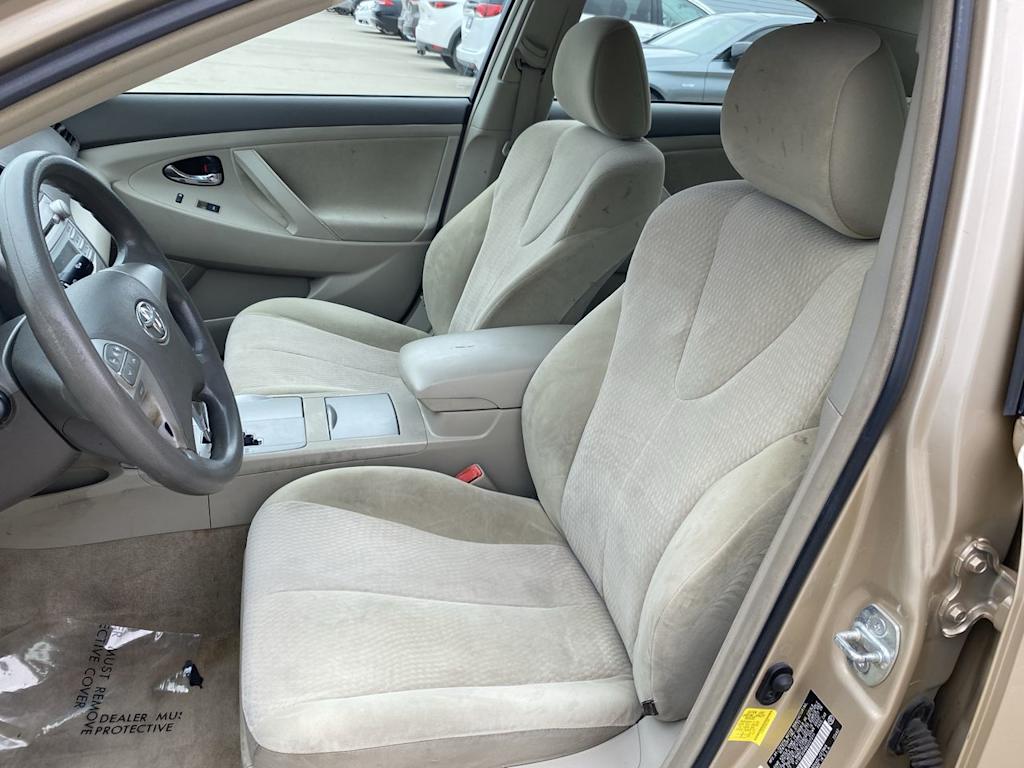 2011 Toyota Camry LE 8