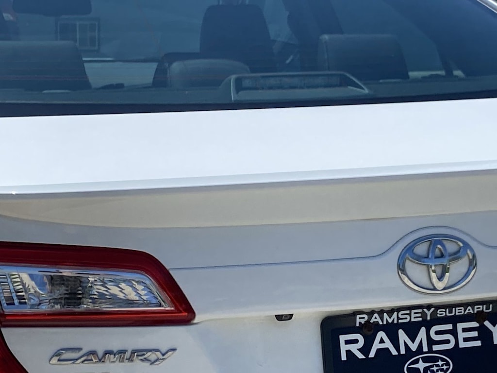 2013 Toyota Camry SE 24