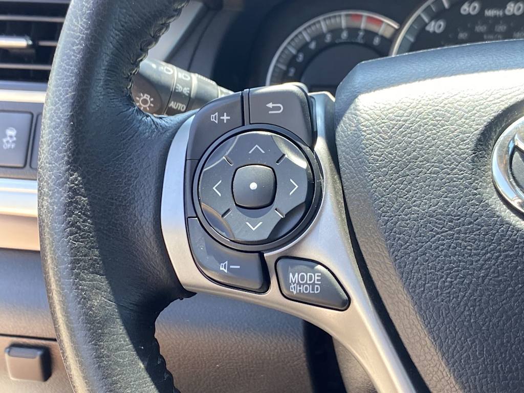 2013 Toyota Camry SE 29