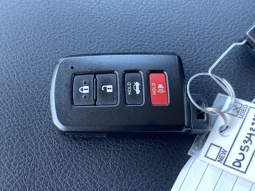 2013 Toyota Camry SE 18