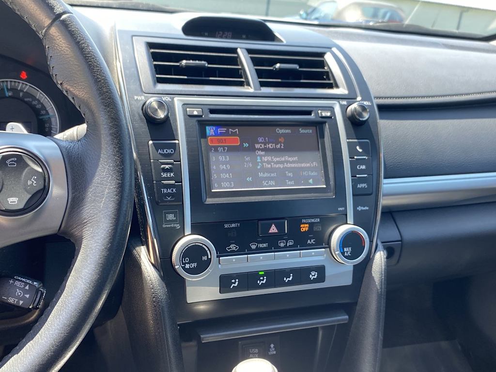 2013 Toyota Camry SE 14
