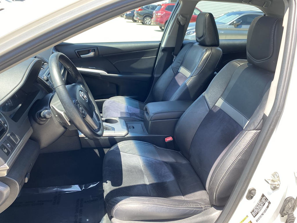 2013 Toyota Camry SE 10