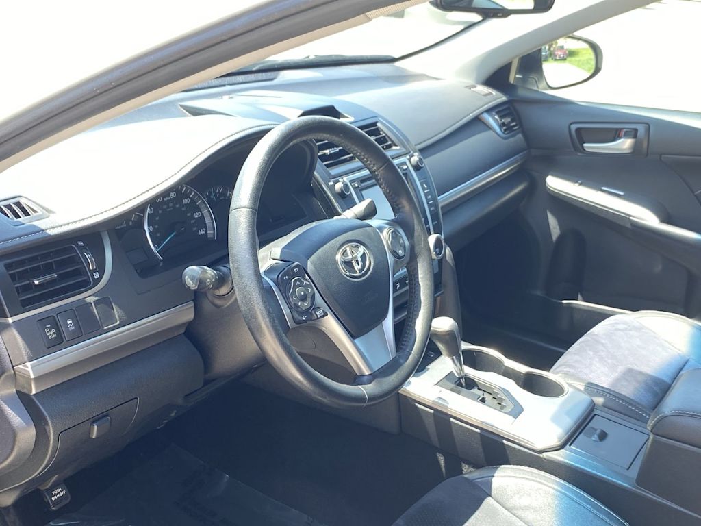 2013 Toyota Camry SE 2
