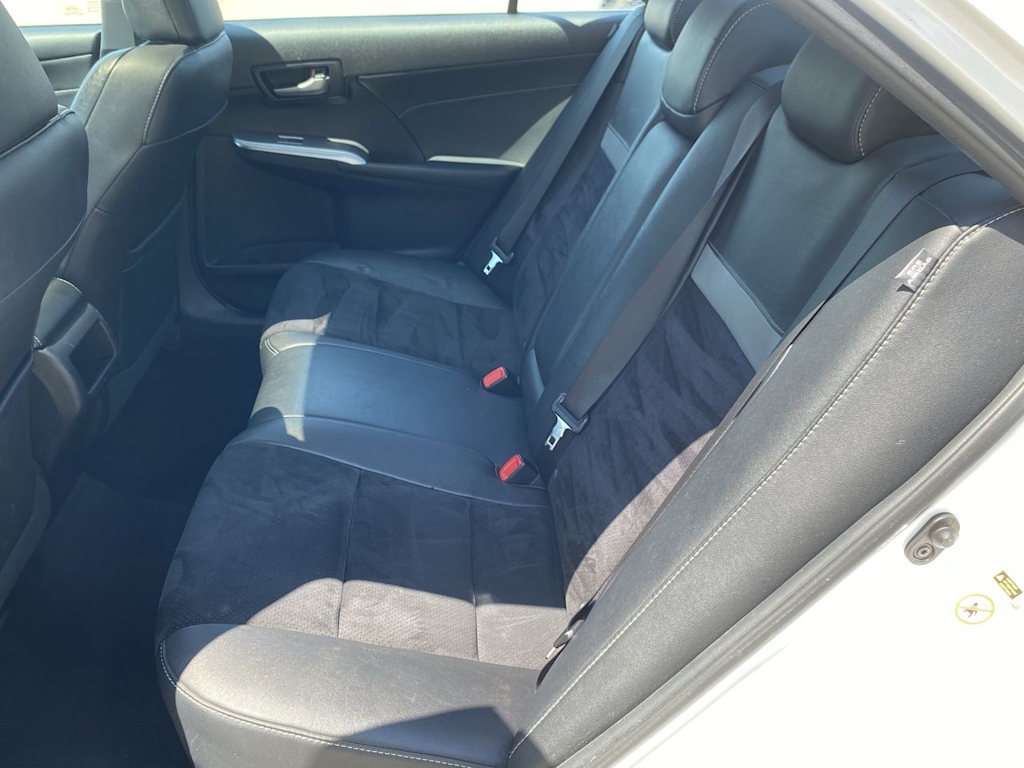 2013 Toyota Camry SE 27
