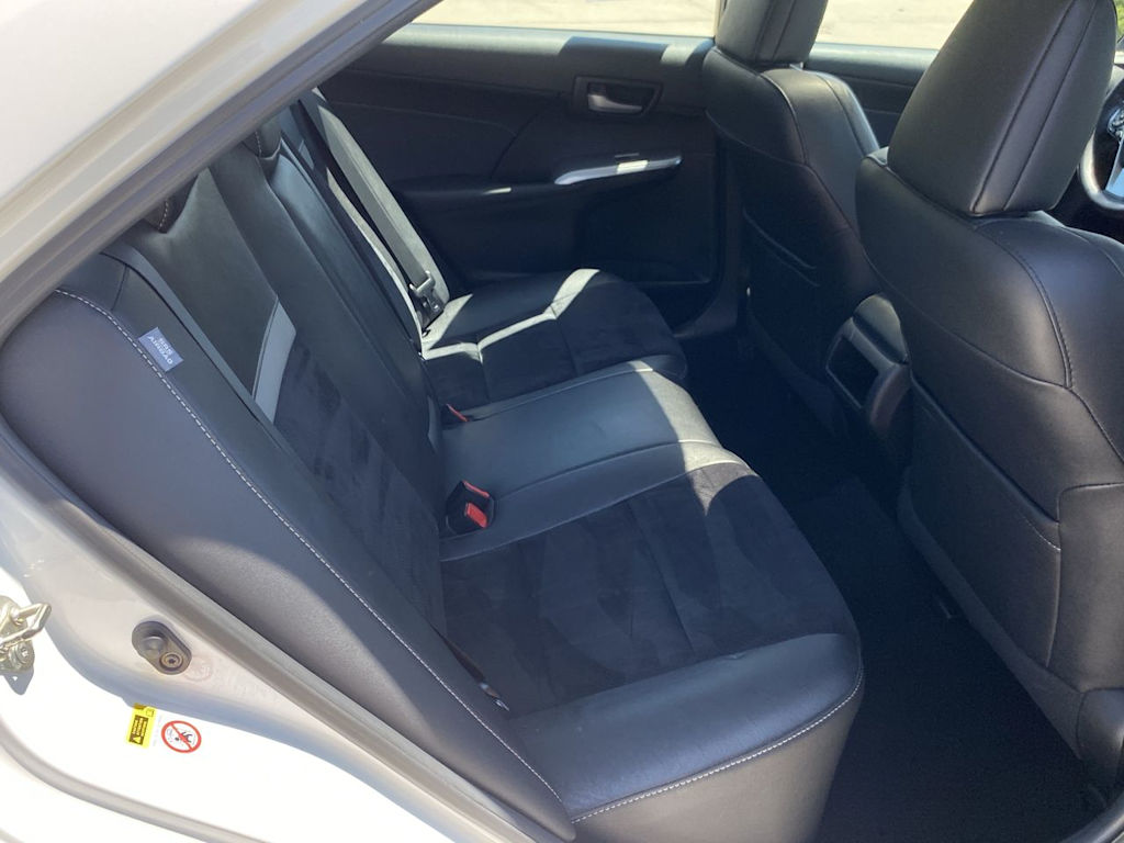 2013 Toyota Camry SE 28