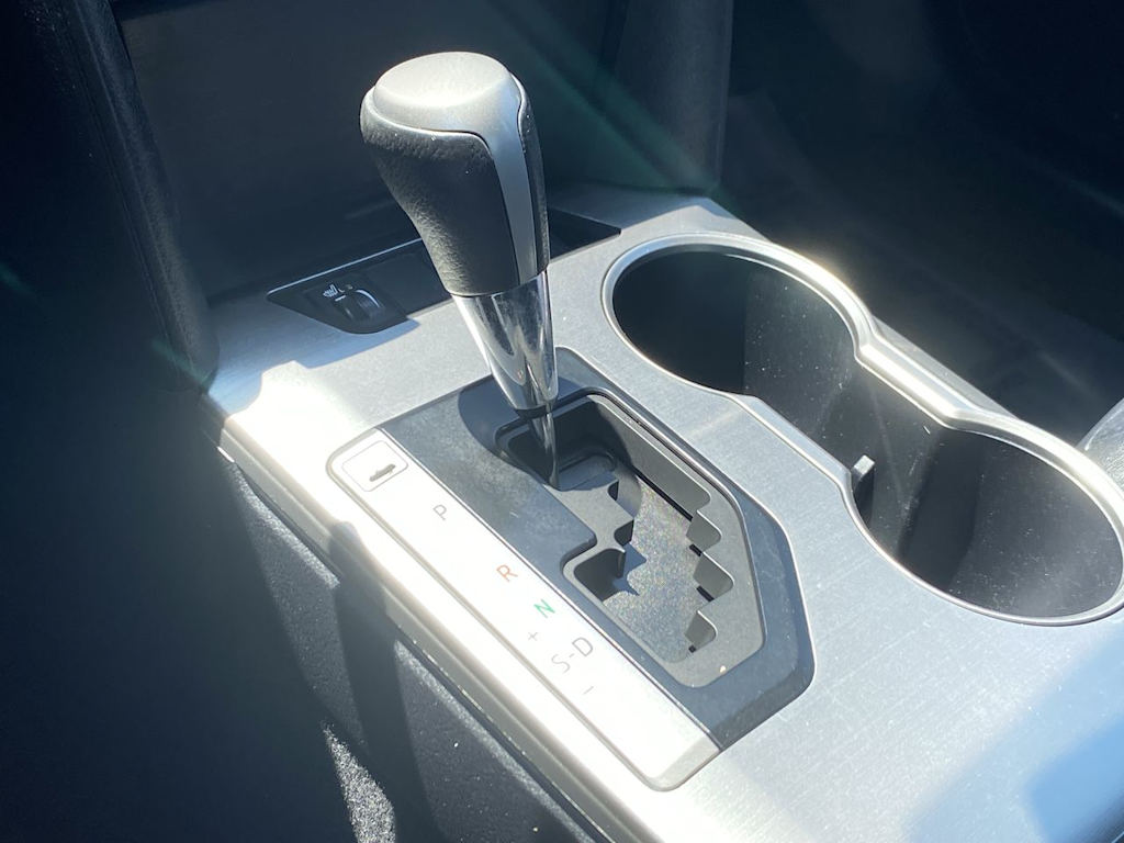 2013 Toyota Camry SE 34