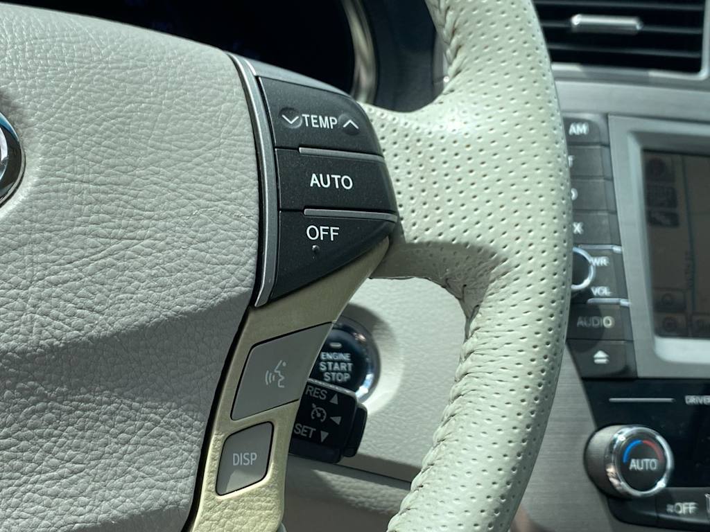 Thumbnail: 2011 Toyota Avalon - 29