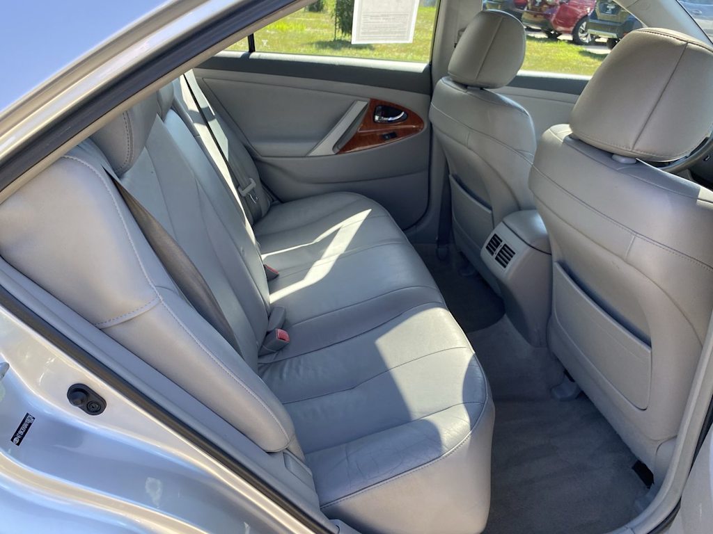 Thumbnail: 2010 Toyota Camry - 27