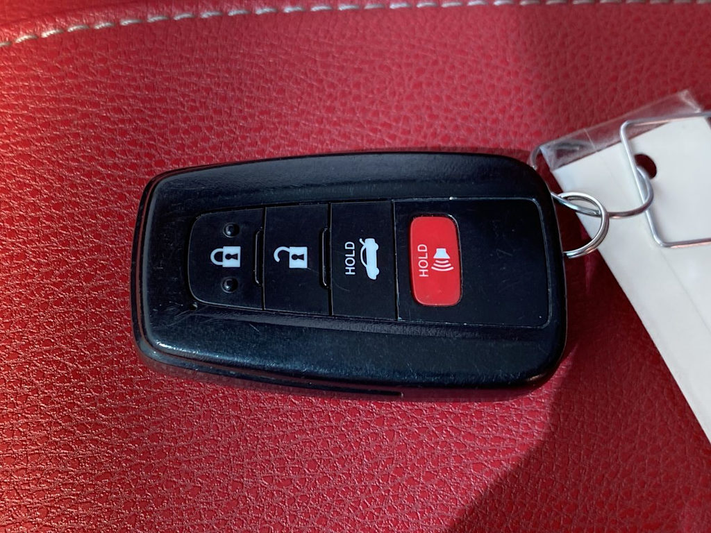 Thumbnail: 2018 Toyota Camry - 18