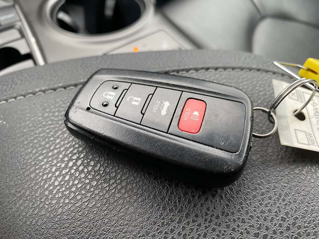 Thumbnail: 2022 Toyota Camry - 17