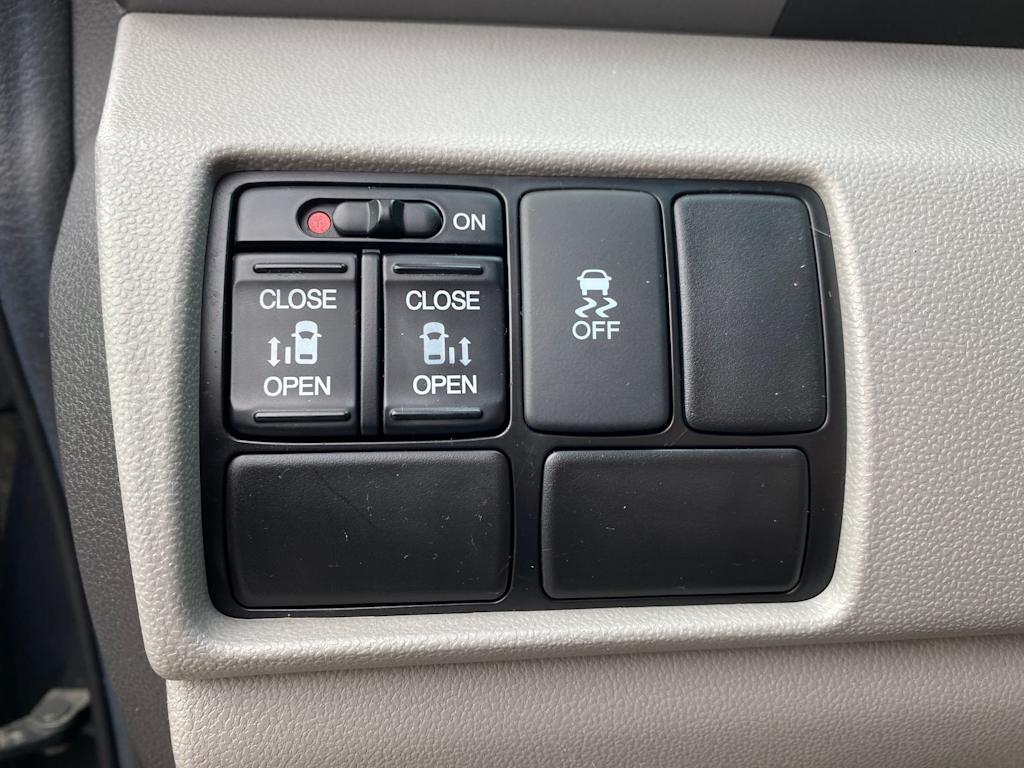 Thumbnail: 2012 Honda Odyssey - 22