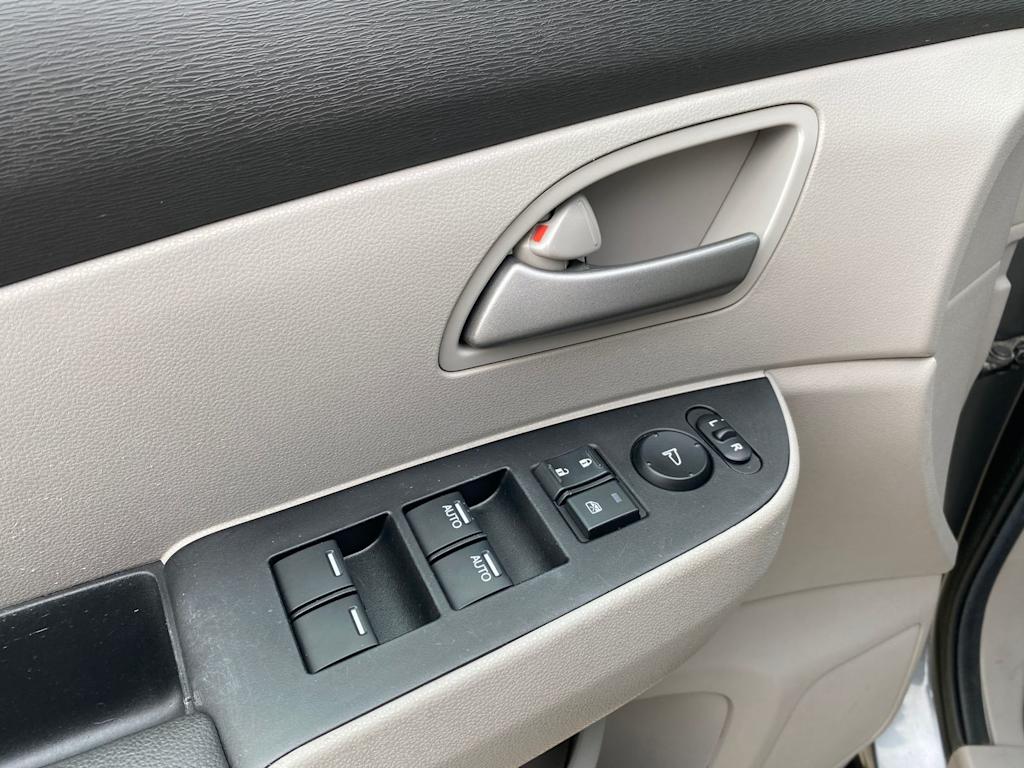 Thumbnail: 2012 Honda Odyssey - 23